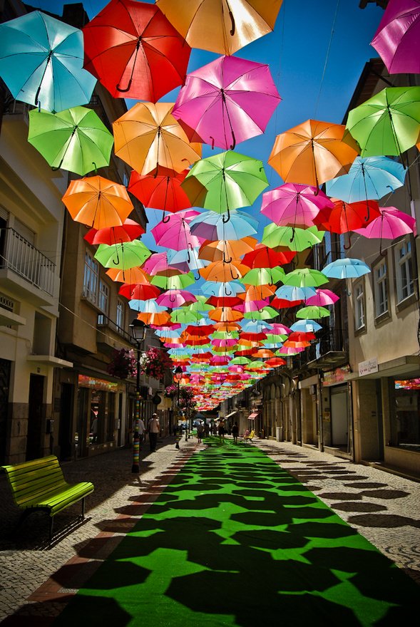 アゲダ カラフルな傘が空を埋め尽くす色鮮やかなポルトガルの街 モッシュトラベル